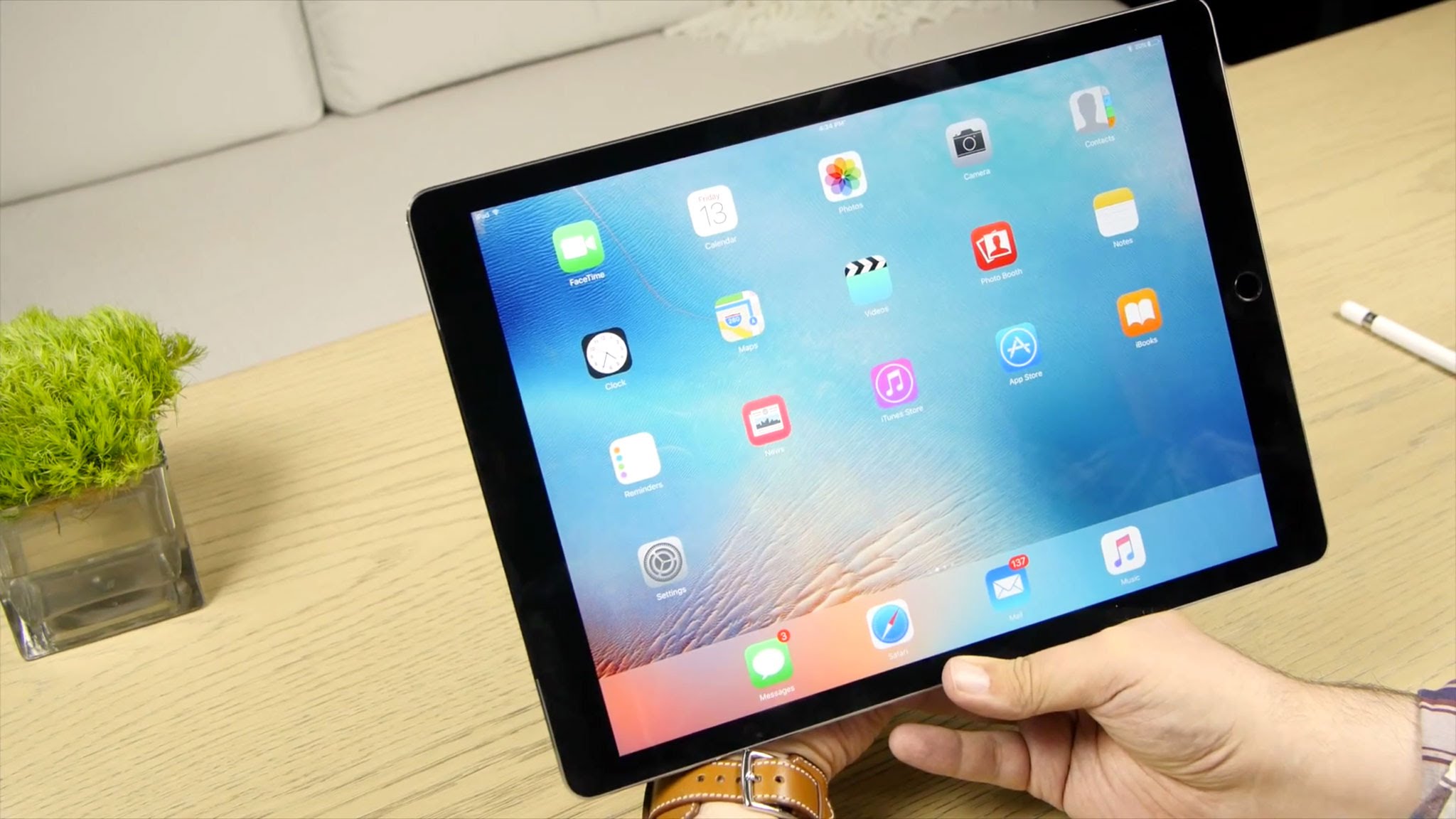 Самой новой планшет. IPAD Pro 2023. 9 Дюймовый планшет. Планшет большой экран. Планшетный компьютер Apple IPAD Mini 5.